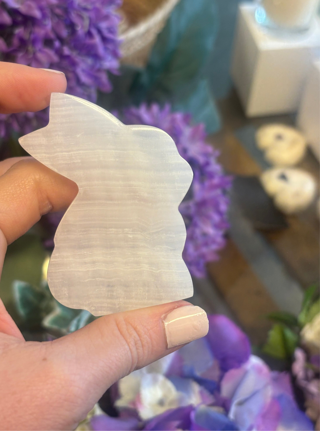 Mangano Calcite Bunny