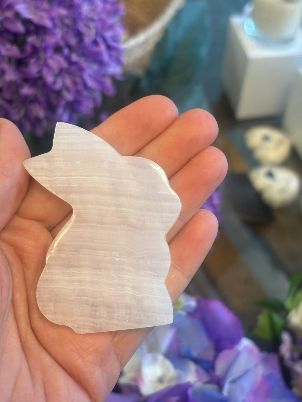 Mangano Calcite Bunny